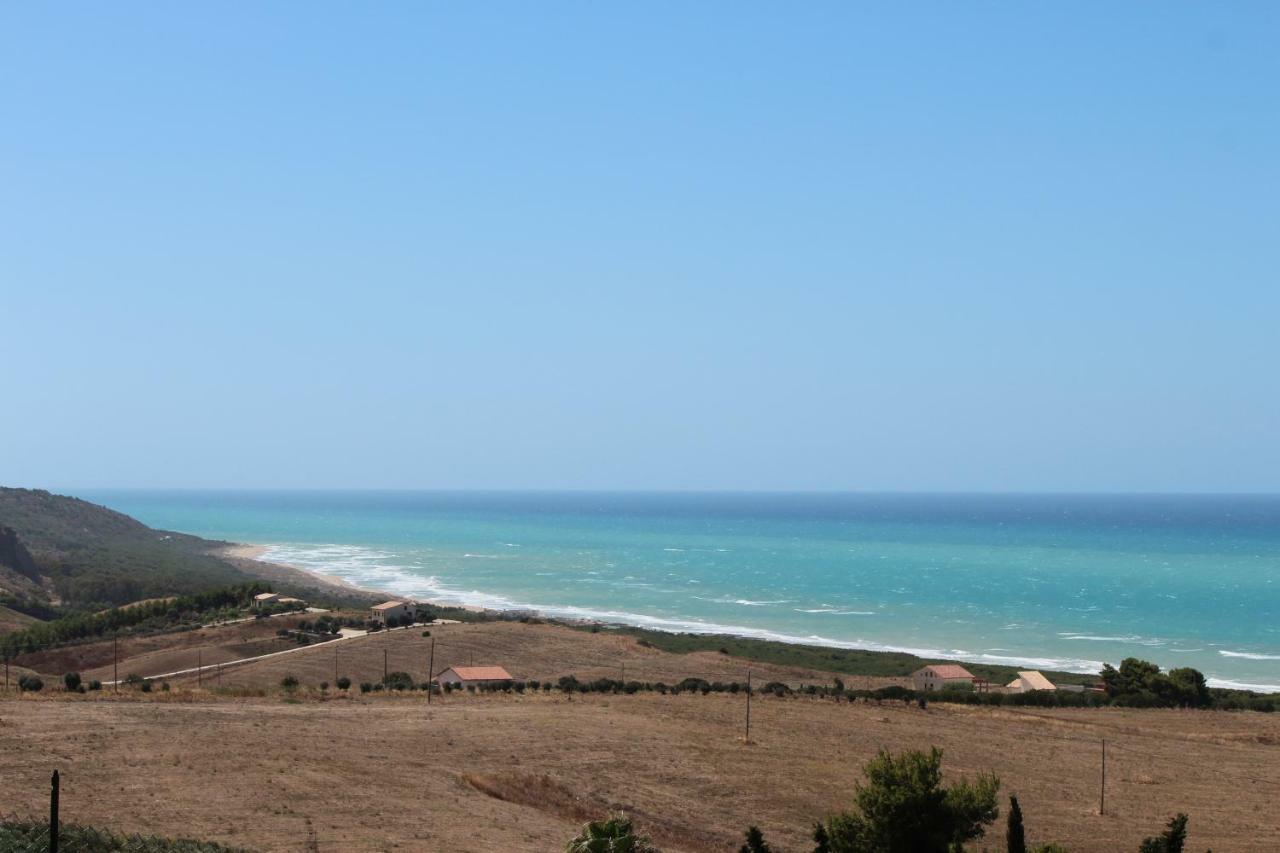 B&B L'Eden Di Capo Bianco 蒙塔莱格罗 外观 照片